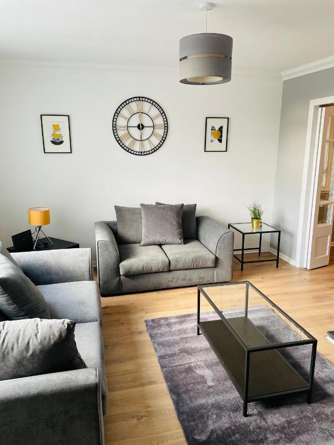 Wolverhampton Large 3 Bedrooms 5 Bed House Perfect For Short & Long Stays Contractors Business Nhs Insurance 1 Bathroom And Separate Wc Private Garden Driveway For 2 Large Vehicles Close To City Centre M6 M54 And Walsall Willenhall Cannock Property Luaran gambar