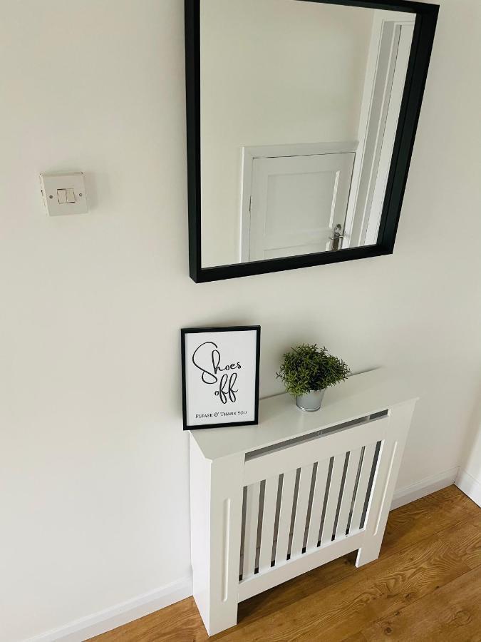 Wolverhampton Large 3 Bedrooms 5 Bed House Perfect For Short & Long Stays Contractors Business Nhs Insurance 1 Bathroom And Separate Wc Private Garden Driveway For 2 Large Vehicles Close To City Centre M6 M54 And Walsall Willenhall Cannock Property Luaran gambar